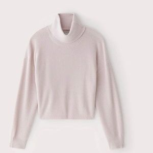 The merino turtleneck sweater in soft orchid